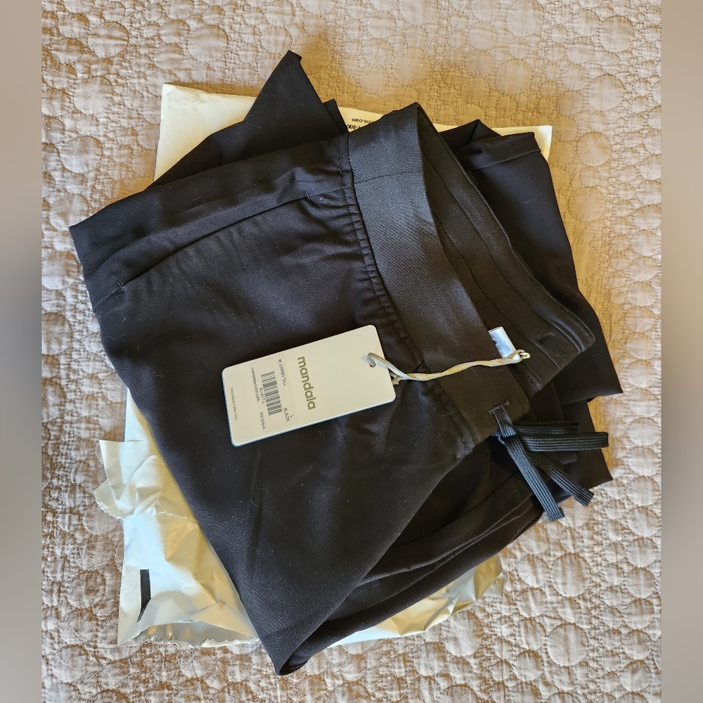 Mandala 9 Pocket Scrub Pants 🖤 NWT